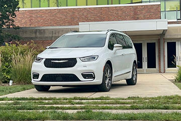 Donated 2023 Chrysler Pacifica all-wheel drive minivan